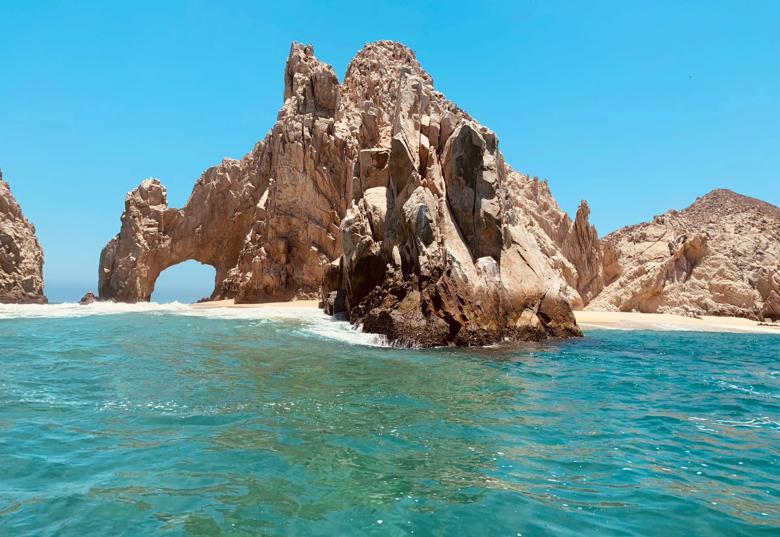 The Arch of Cabo San Lucas over turquoise water
