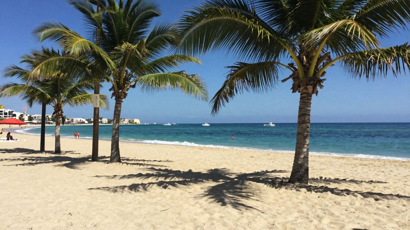 What's Cabo Like During Christmas? Weather & Crowds