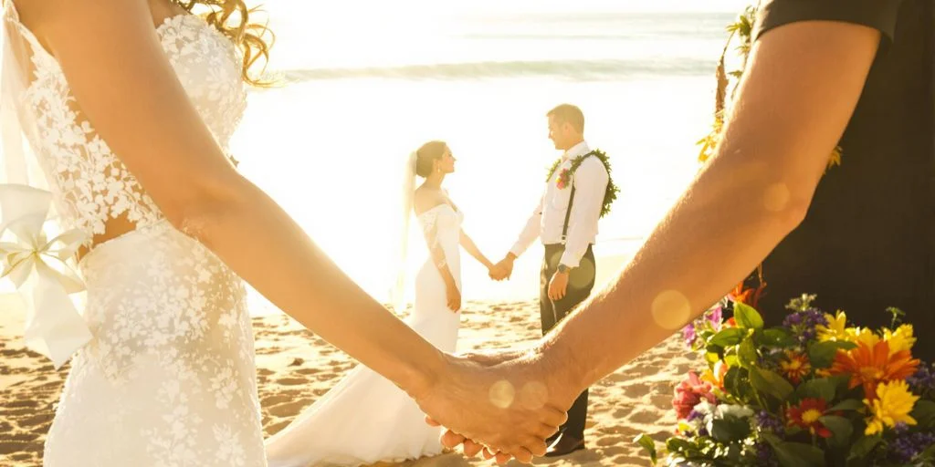 Lugares para Bodas en Cabo que Incluyen Juez, Flores y Fotógrafo