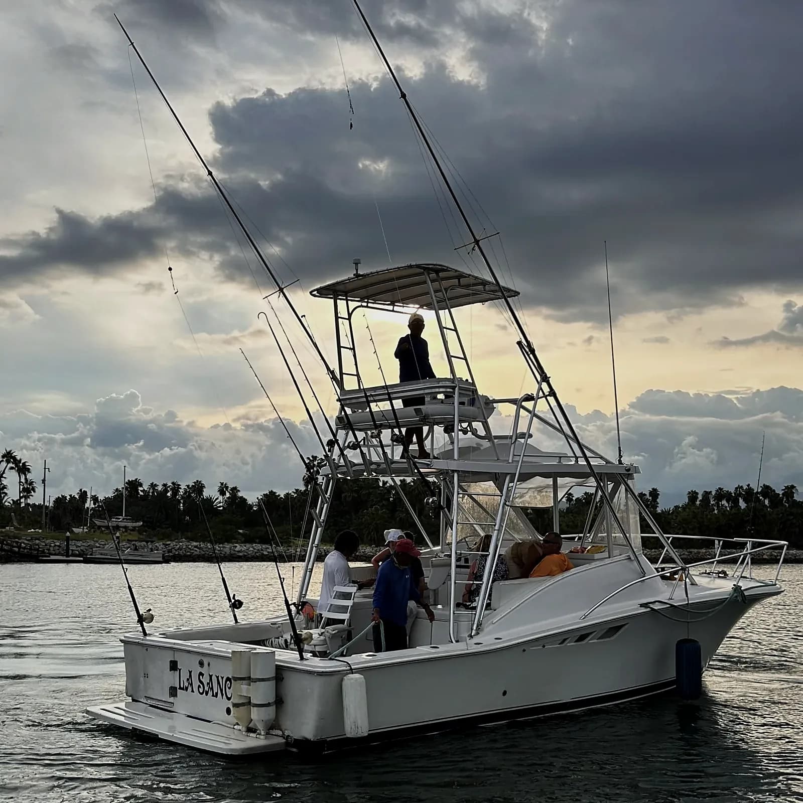 33ft Luhrs Top Cruiser fishing boat