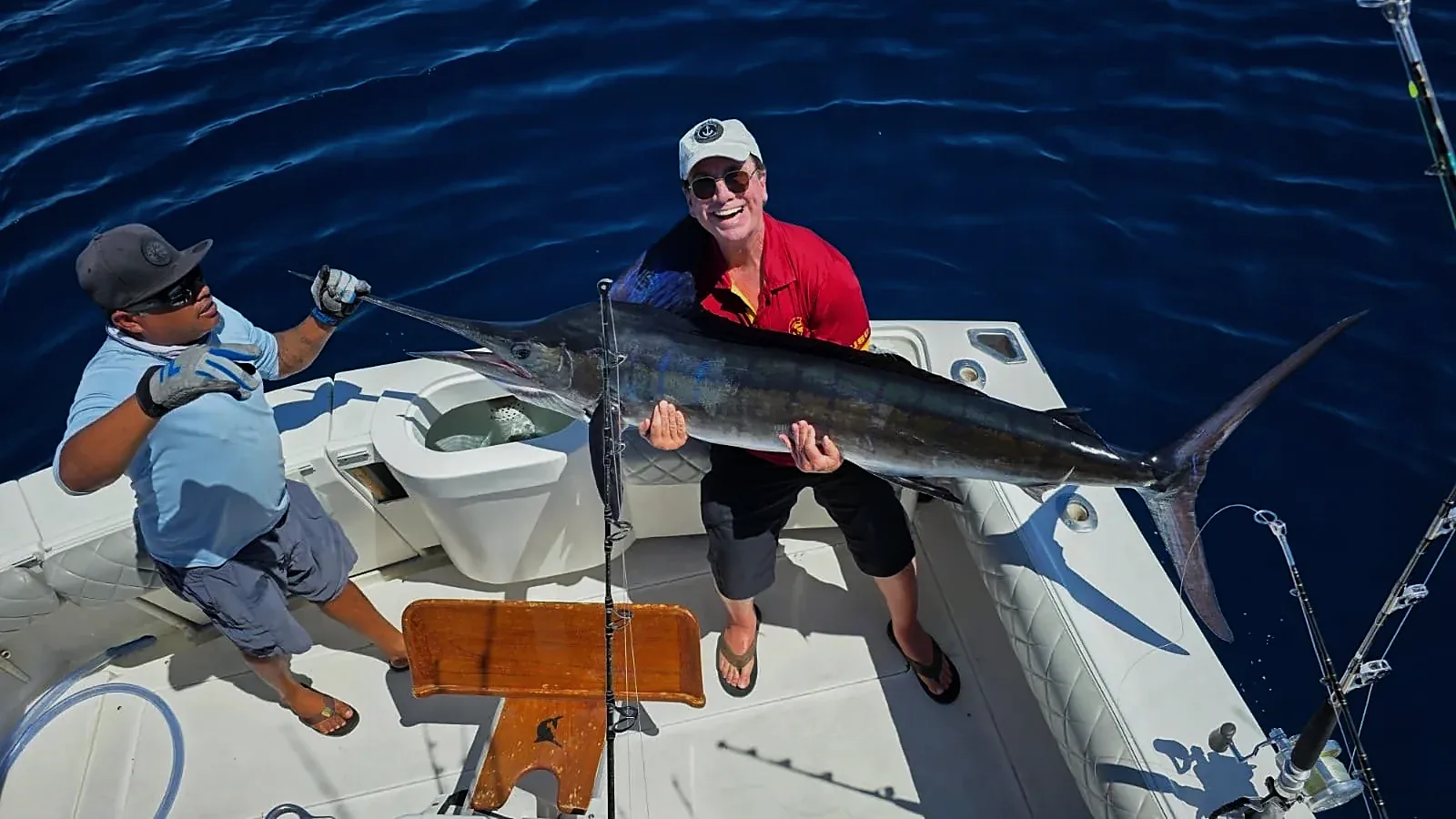 Tu Guía de Pesca de Orilla 2026 para el Pez Gallo en Cabo San Lucas