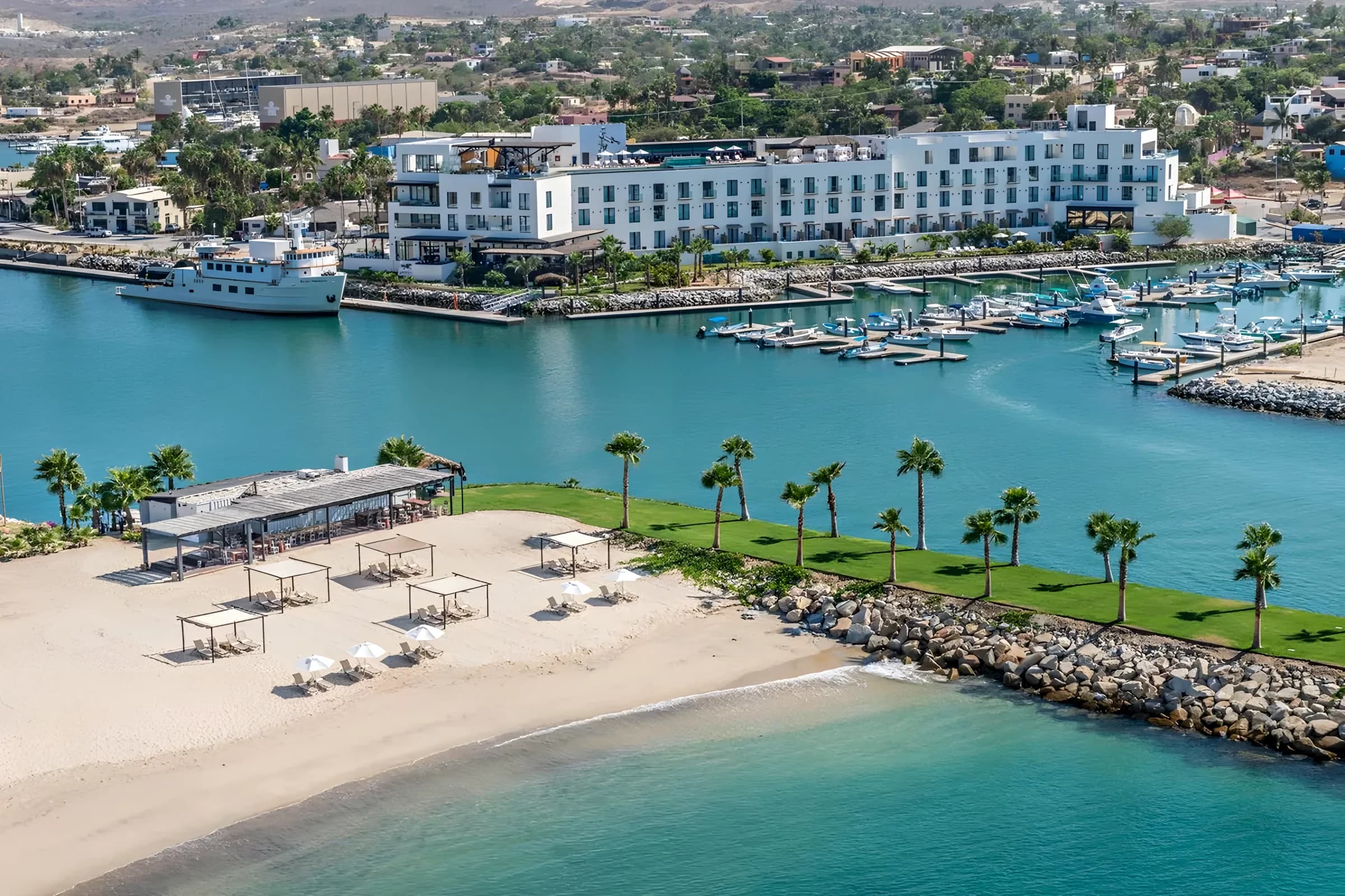 Dónde hospedarte en Cabo: elige tu zona, además de hotel vs resort vs villa