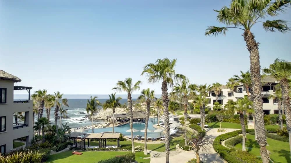 A @Cabo concierge setting an oceanfront table