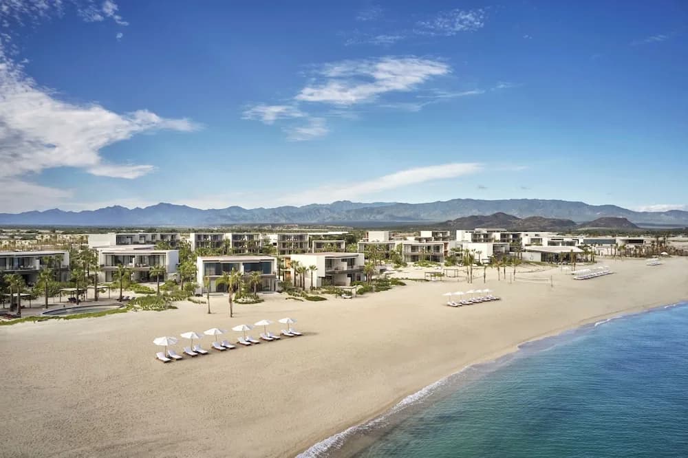 Oceanfront luxury resort in Los Cabos