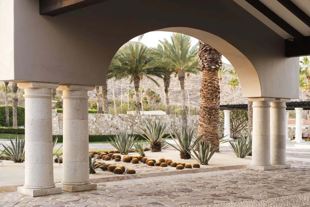 Hilton Los Cabos, a resort in The Corridor