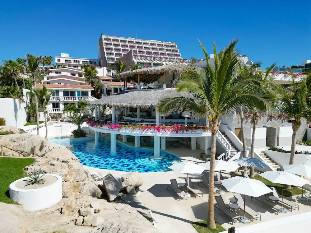 Mar del Cabo, a resort in The Corridor