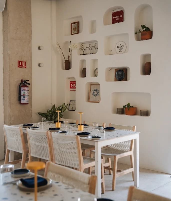 Nao Cabo, white walls, decorative niches, in San José del Cabo