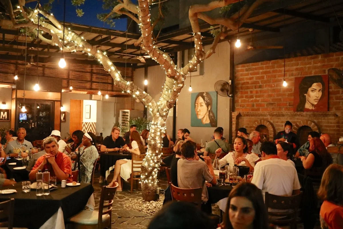 Roasted Grill & Bar, bar y parrilla en Cabo San Lucas