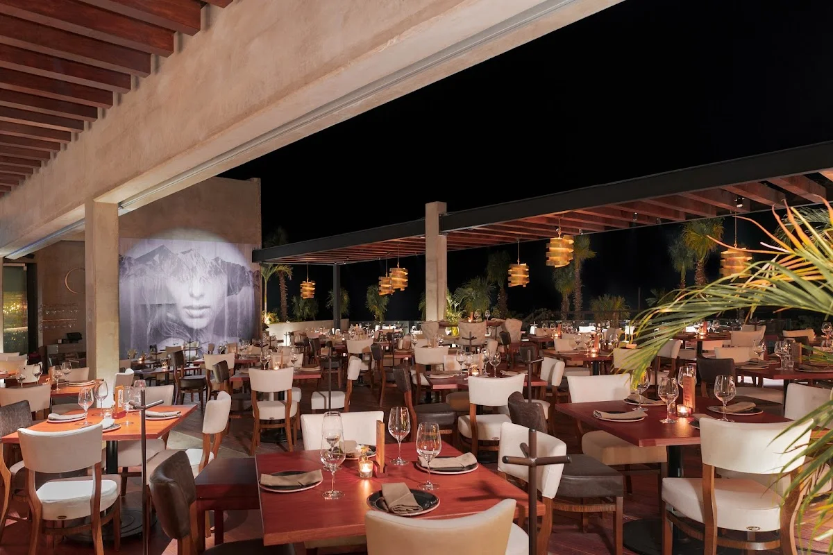 RosaNegra Latin American Cuisine, restaurante de comida latinoamericana en Cabo San Lucas