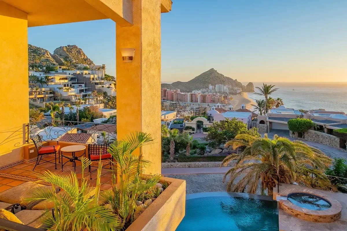 Sunrise Villa, a 8-bedroom villa in Pedregal Pacific