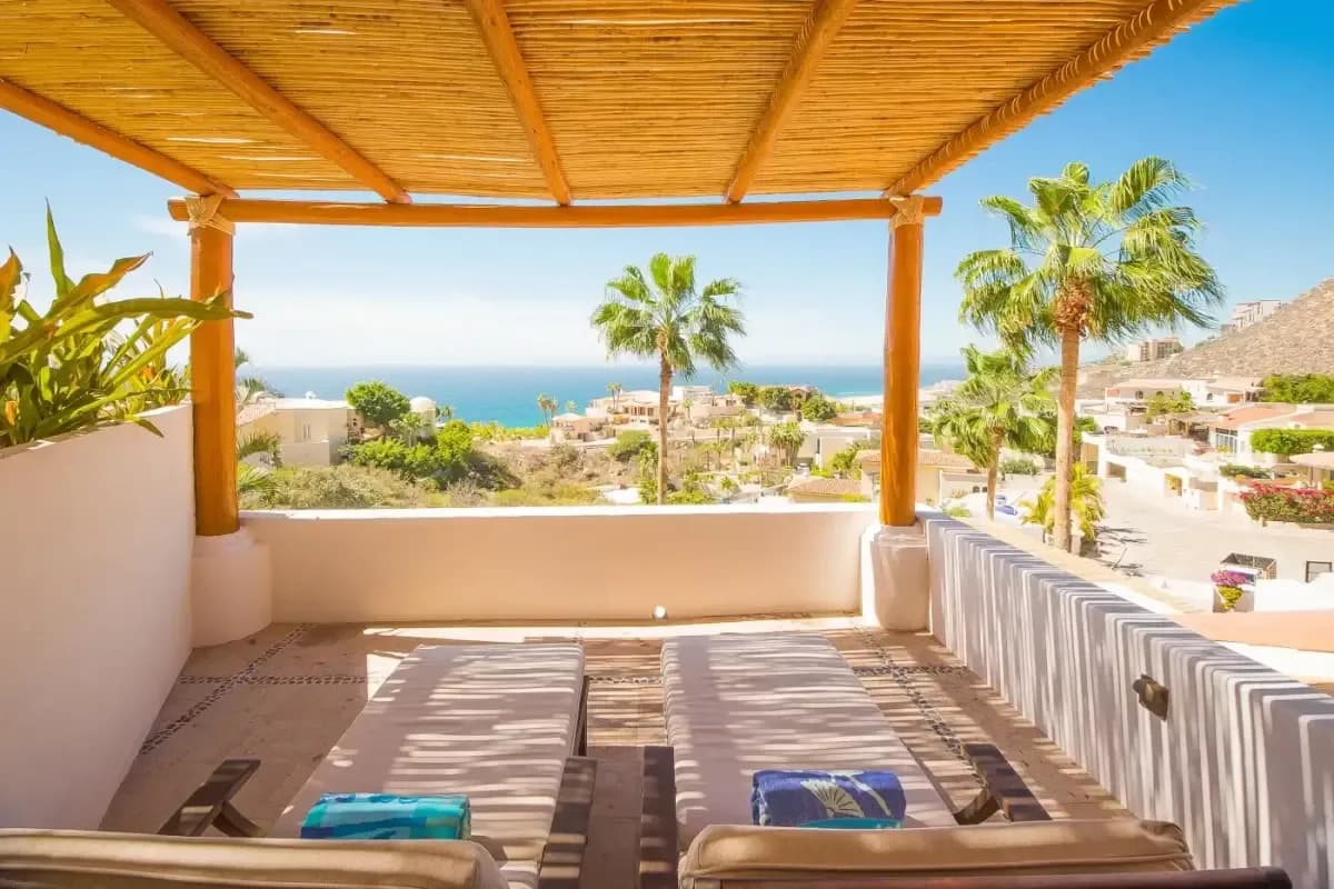 Outdoor terrace at Hoteles Todo Incluido en Los Cabos Ofreciendo Ofertas Increíbles! with lounge chairs, ocean view