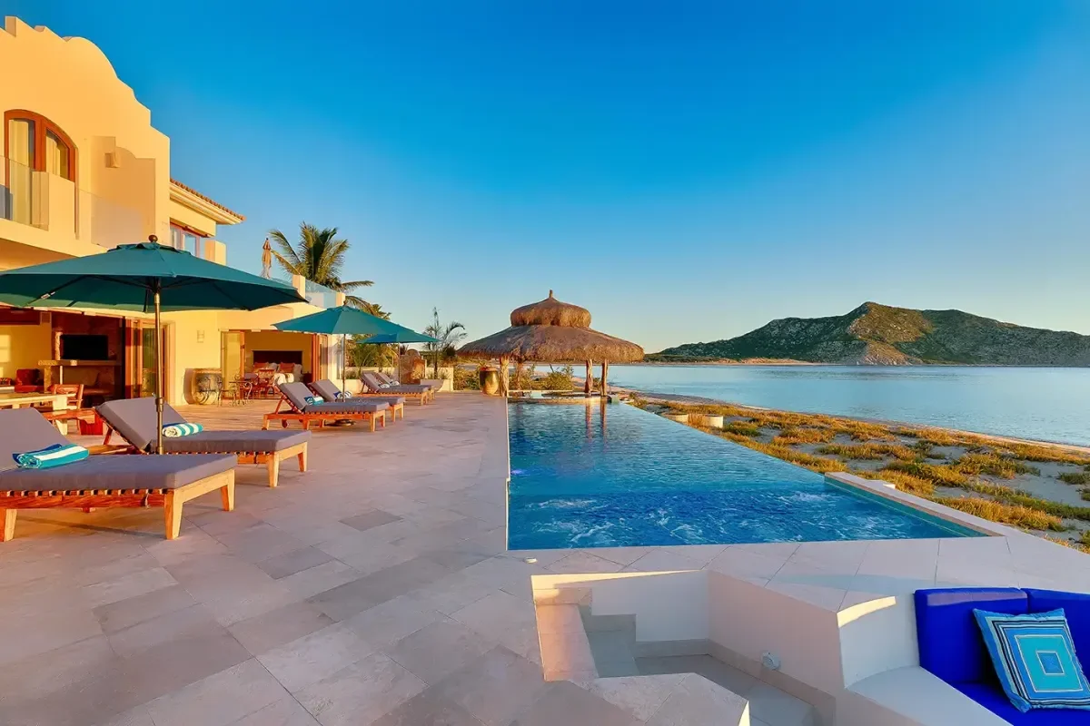 Villa Bahia De Los Frailes, a 6-bedroom villa in Cabo Pulmo