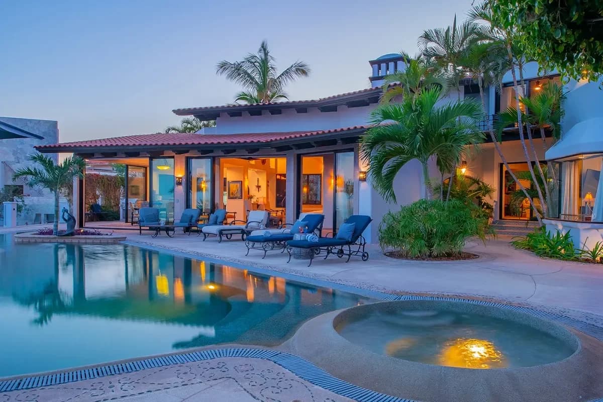 Beachfront Estate — Maravilla