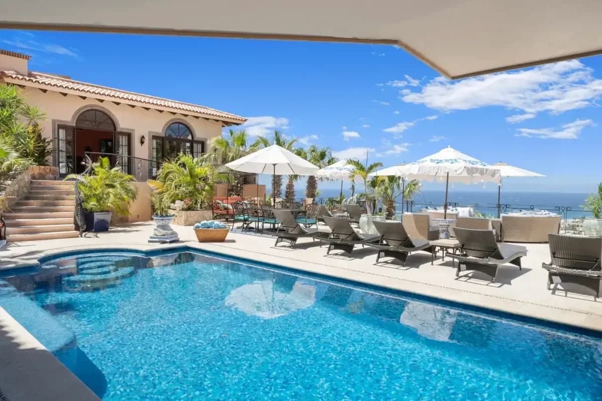 Finding the Best Cabo Villas for Big Groups: A Local's Guide