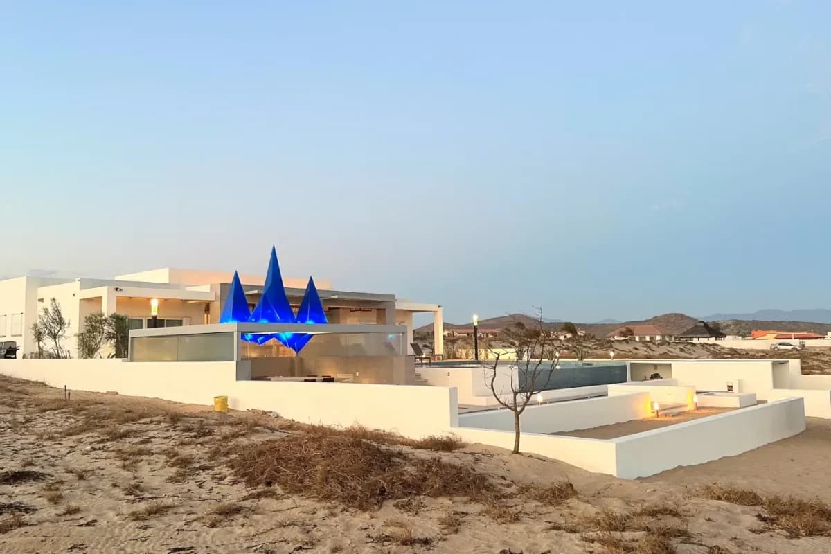 Descubre las Mejores Playas Cerca de los Resorts del Corredor de Cabo en 2026