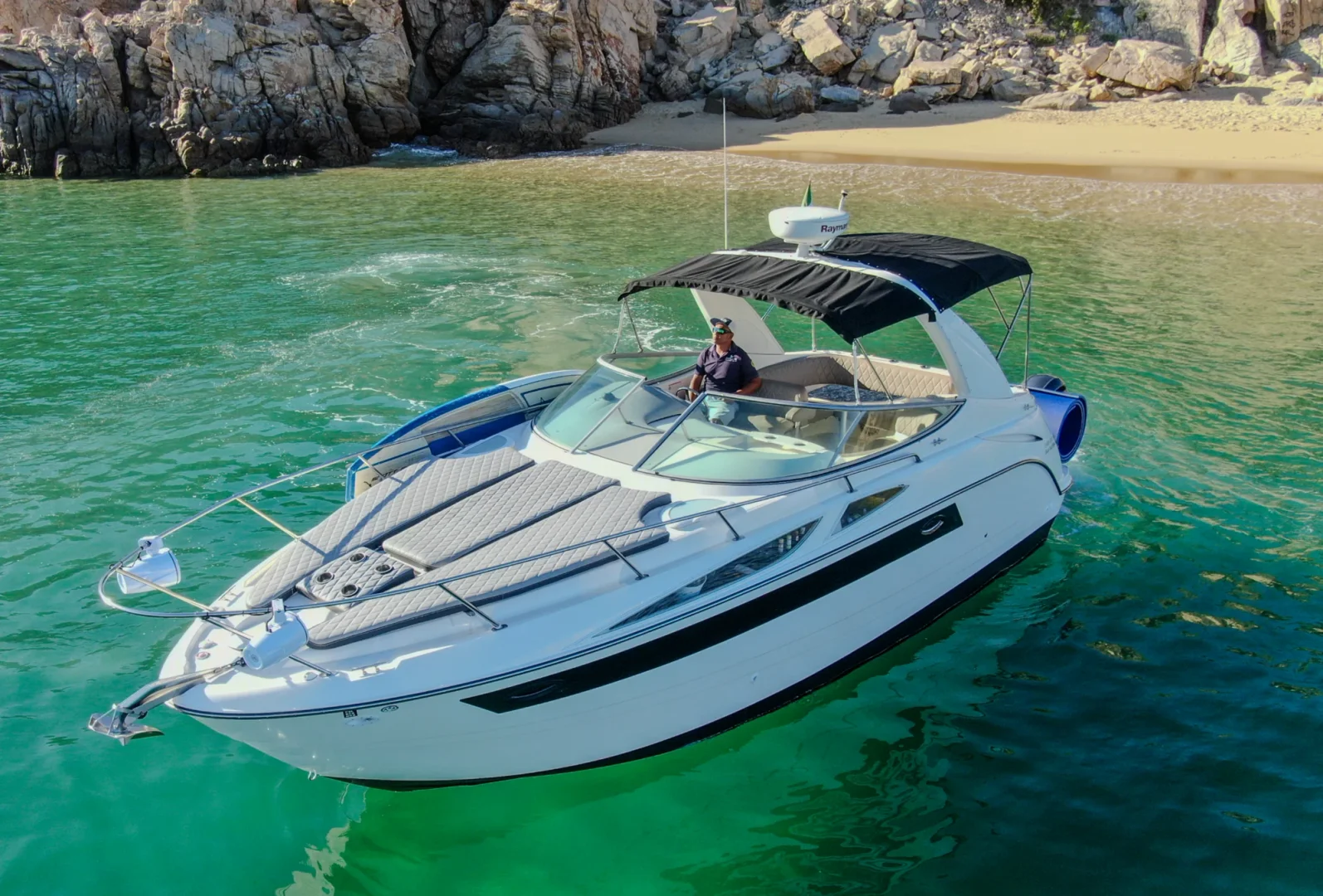 Bayliner 35ft, a 35ft yacht in Cabo San Lucas (2)