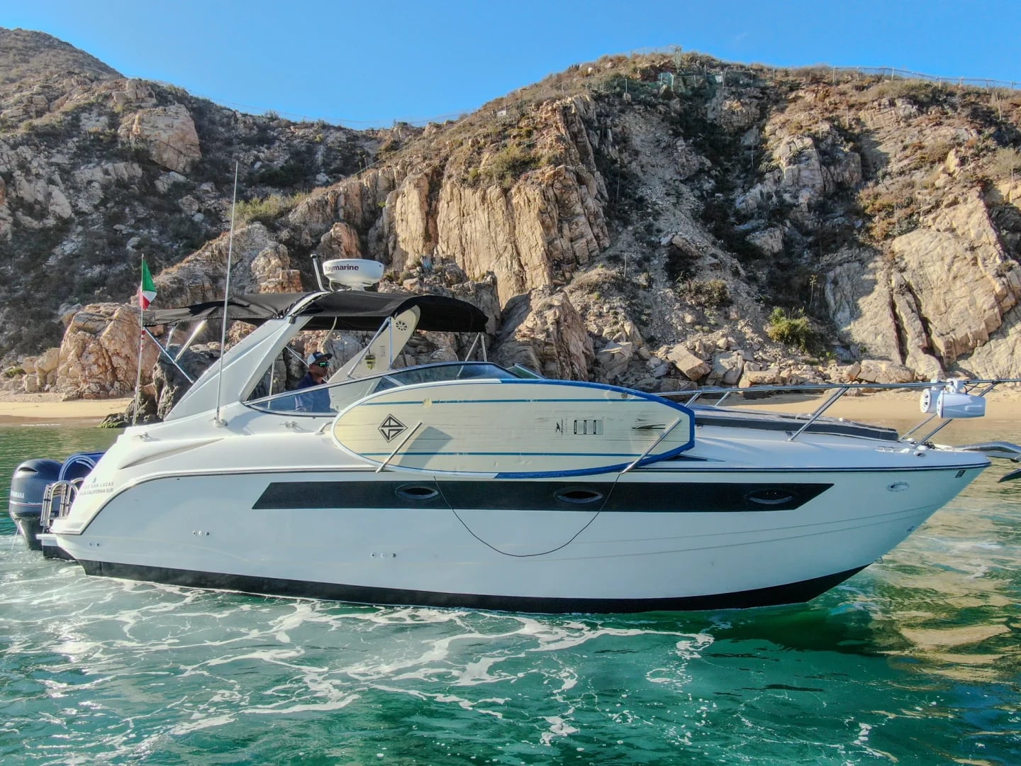 Bayliner 35ft, a 35ft yacht in Cabo San Lucas (3)