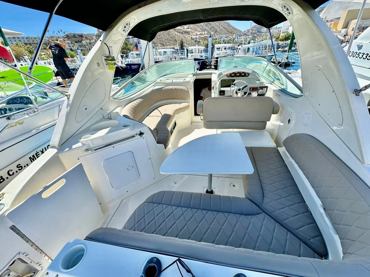 Bayliner 35ft, a 35ft yacht in Cabo San Lucas (4)