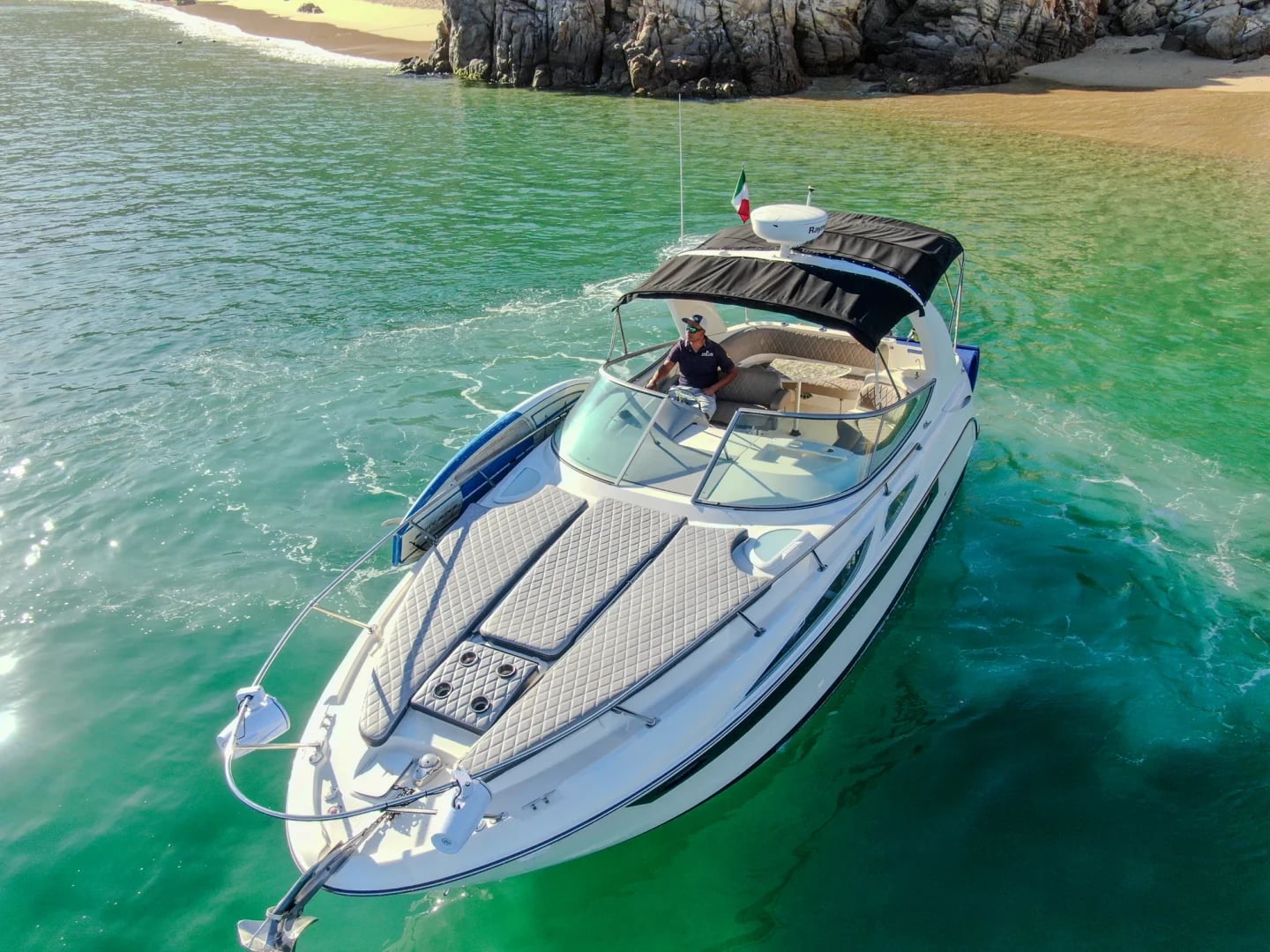 Bayliner 35ft, a 35ft yacht in Cabo San Lucas (7)