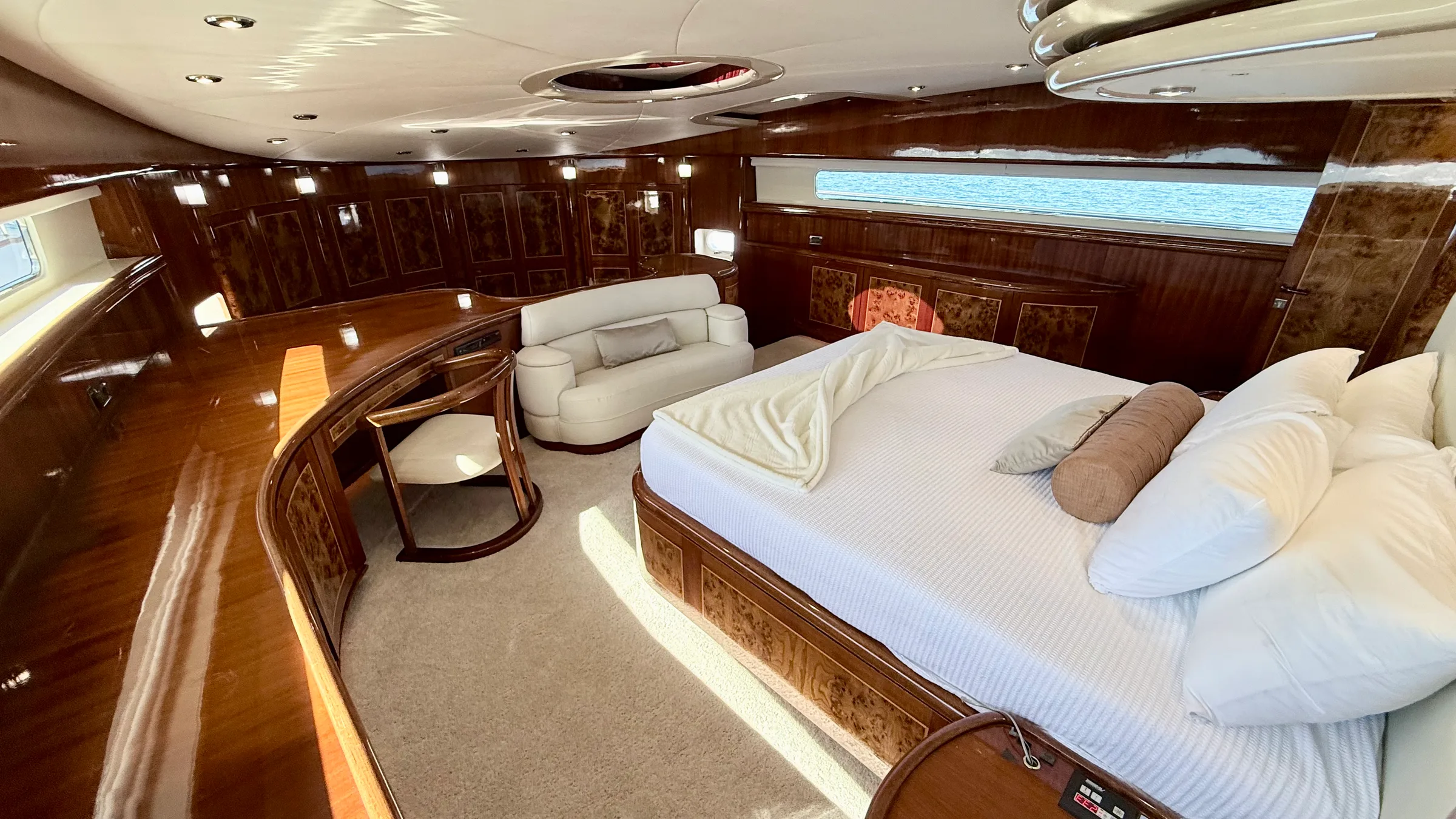 Horizon 110ft, a 110ft yacht in Cabo San Lucas (10)