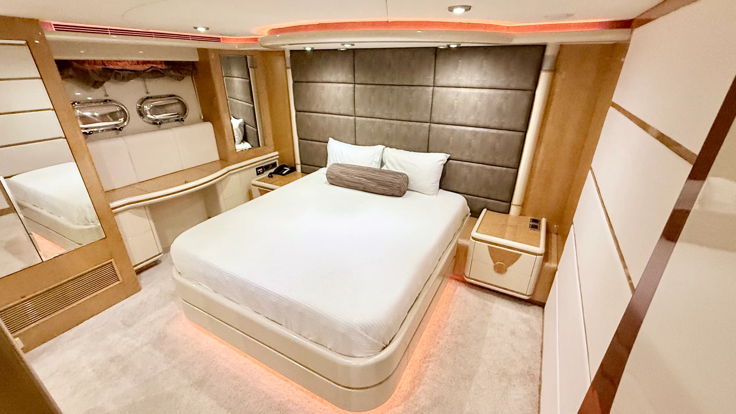 Horizon 110ft, a 110ft yacht in Cabo San Lucas (11)