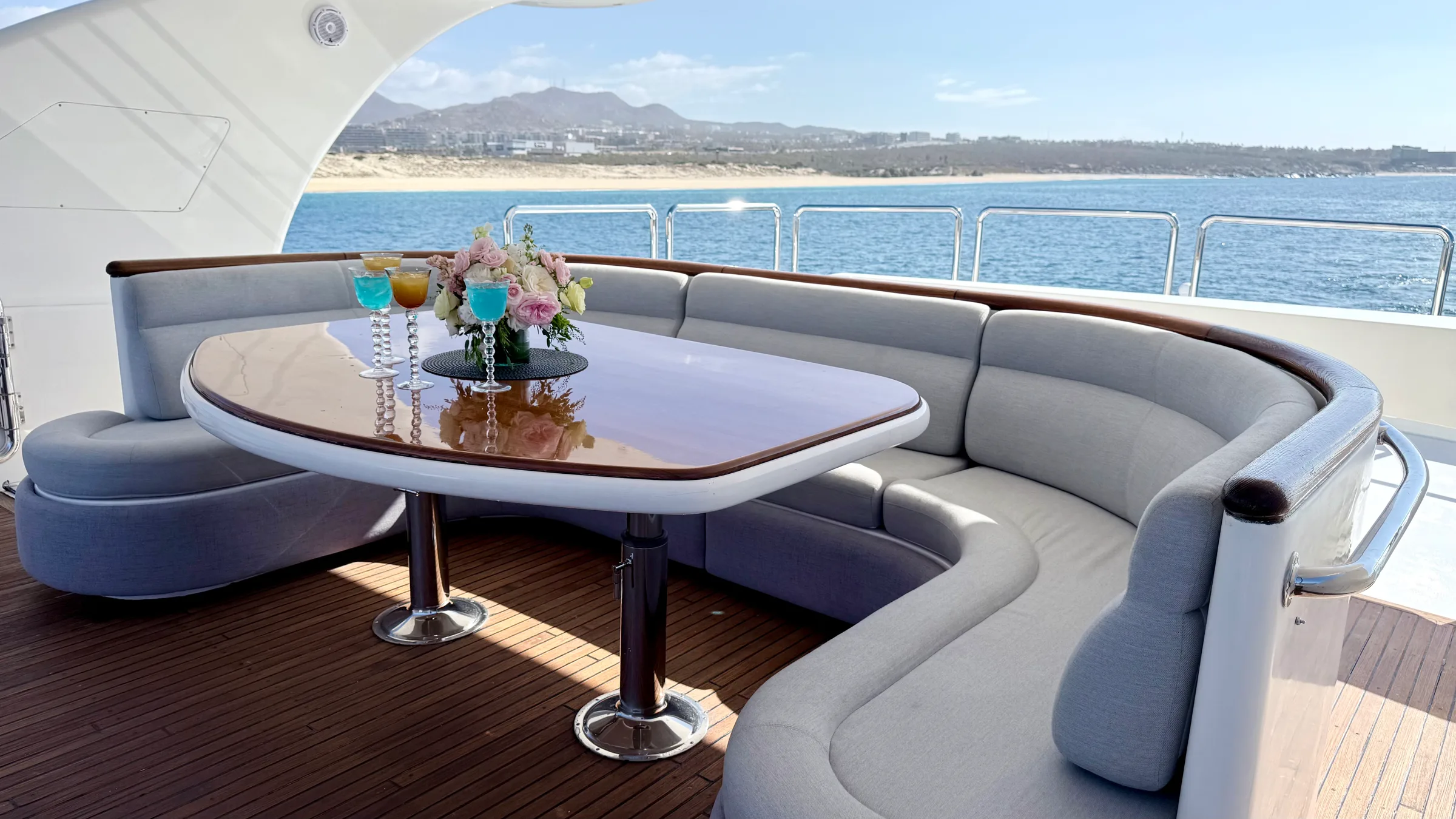 Horizon 110ft, a 110ft yacht in Cabo San Lucas (9)