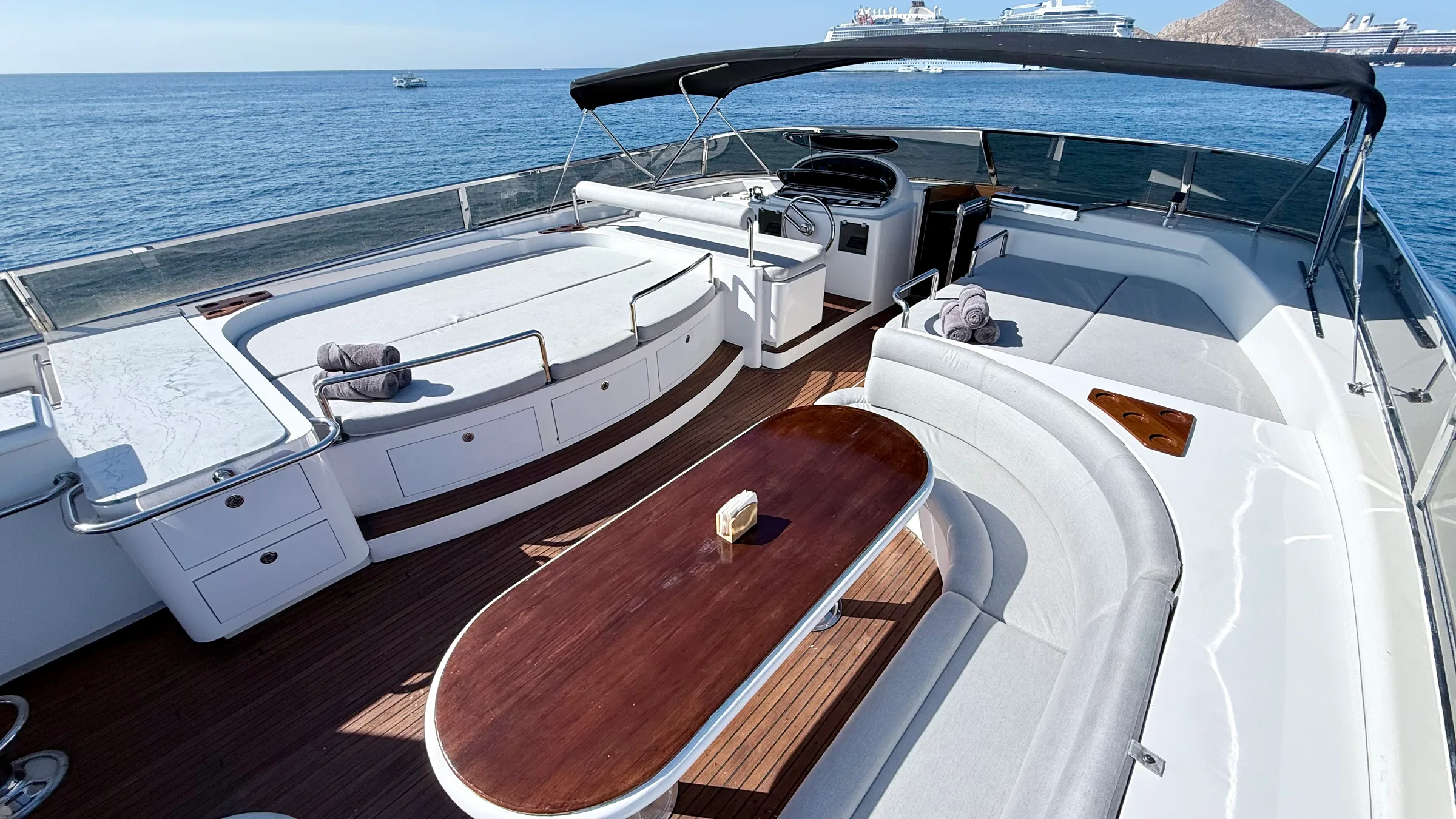 Horizon 110ft, a 110ft yacht in Cabo San Lucas (8)