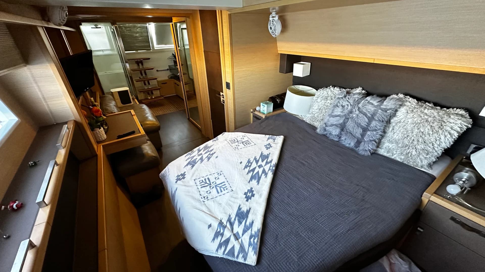 Cabo Yacht Tours That Take You Beyond the Arch