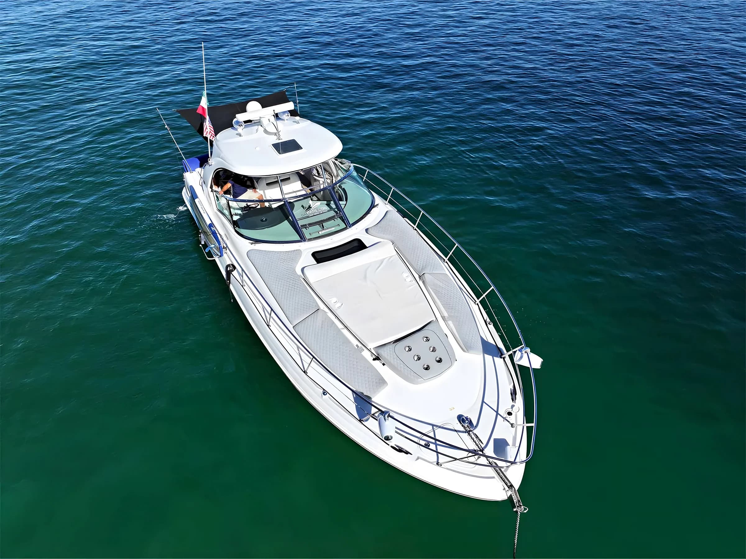 SeaRay Sundancer 45ft, charter de yate en Cabo San Lucas