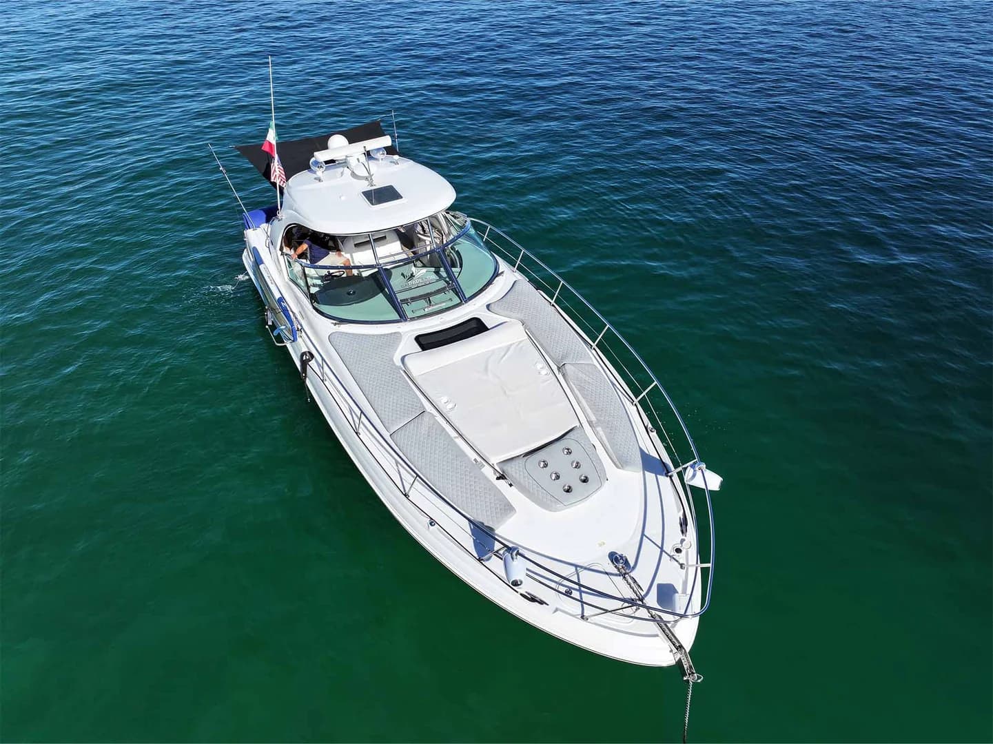 Yacht bow 1 at SeaRay Sundancer 45ft from above, on water